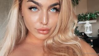 OnlyFans Emily_Rinaudo show recordings include her teasing