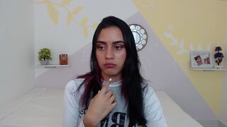 annawhaters attractive bitch fucks her cap