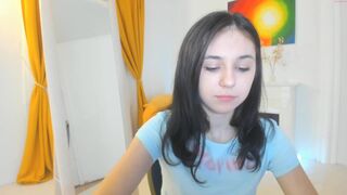 mary_marlow cute chick jerking her pussy with a phallus