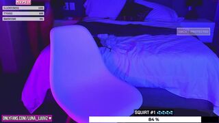 luna_luuvz charming shows off her tits.