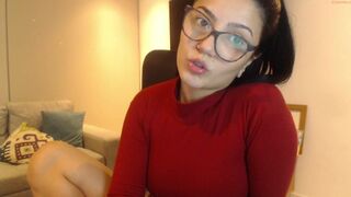 amy_connor_ shows off her milking