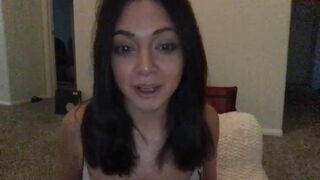 littlecarmenx a woman with a wide pelvis gets shaved cunt
