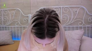 rileybomb nude chick posing on the couch