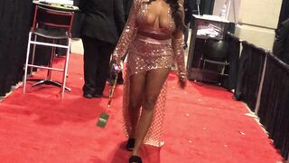 mscandacevon painted bitch gently pulls pussy