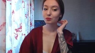 louloues experienced slut caresses shaved cunt