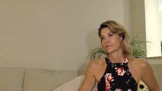 mselleswt whore model shows off her beauty