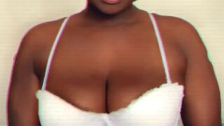 imxxxdark beauty pulls the clitoris with a vibrator