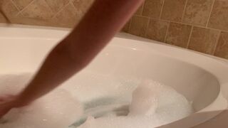 poison_ivee luscious whore rubs boobs with oil