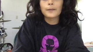 moonroxxx naughty chick gets nude and jerks off