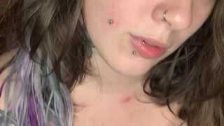 lindseyjenningz crazy chick caresses sex lips