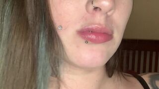 lindseyjenningz sexy blonde pulls pussy hand