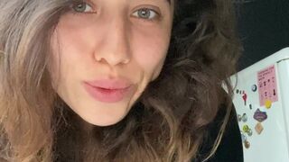 karaxaen gorgeous bitch chatting in fries