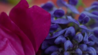 emmamagnoliaxo hot chick with big booty poses in lingerie