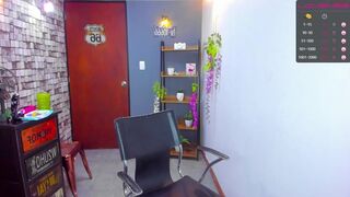 mia_beaker great bitch wore a mask and fucks with a toy