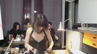 monsieur_et_madame_rossi sweet pussy pulls the cap