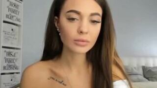 miss_x_ gorgeous slut shows big ass