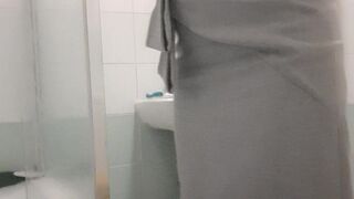 cumandplay_ cute girl sucks penis