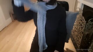 cumandplay_ dark haired babe masturbates pussy with vibrator