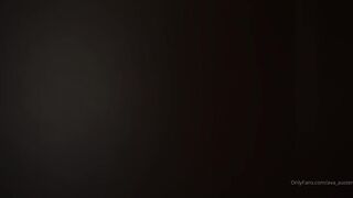 ava_austen Dark haired curva