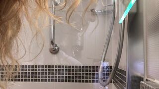 ava_austen sexy chica in the kitchen