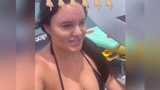 alexavip mature babe jerks both holes