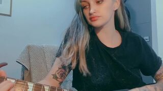 akiramaisuicide whore model shows off her beauty