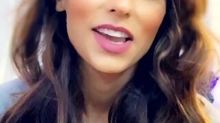 Reena cute lady shows natural tits