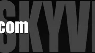 Reena smeared her incredibly hot body with oil