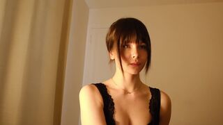 sasha_ursx cute babe exposes big tits