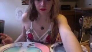 xxrawr18 teen black-haired chick talks coquettishly on camera