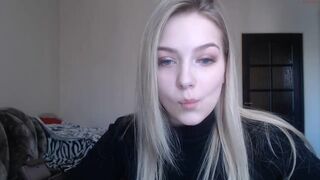 raspberries_ depraved plays with her holes