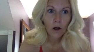 rachaelb gorgeous confused caresses pussy