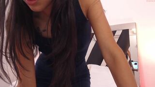 linda_summer hottie masturbates shaved cunt