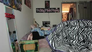 pr3ttyp1nkpussy adult bitch dabbles with rubber penis