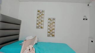 paula_shugart spread her legs and caresses herself