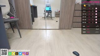 newkhaleesi spectacular devil smartly jerks off her dildo