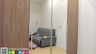 newkhaleesi full breasted girl caresses shaved cunt