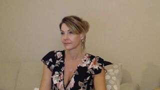 mselleswt hot bitch posing in lingerie