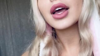 emjayplays onlyfans  Busty courtesan