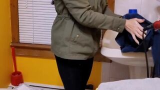 roxxxy39 showing her butt