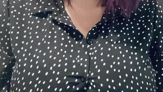 violetvixen22 busty bitch massages her pussy and nipples