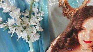 unskinnyshero smeared her incredibly hot body with oil