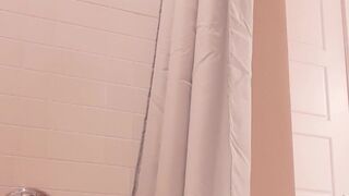 marythestrange shy slut with a nice ass fucks pussy