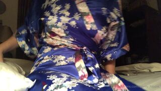 horny_hippie  caresses the clitoris under the table