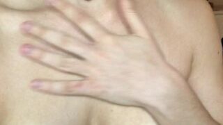 horny_hippie  fucks herself in pussy