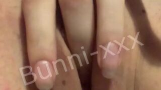 bunni_xxx delightful slut sucking sex toy