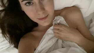lady_in_the_streets Onlyfans  young trash masturbates shaved pussy
