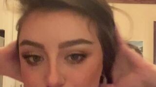 Lolo Savo shows her pussy on the chair