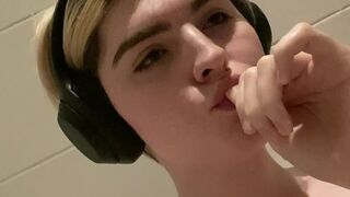 Ella Hollywood   wonderful woman gently pulls pussy