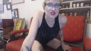 lexdollface amazing babe relaxes her friend with a rubber phallus